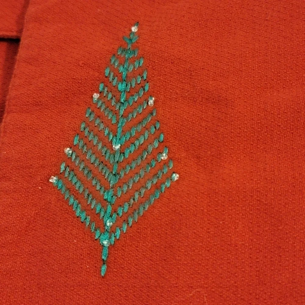 6 Red Embroidered Christmas Tree Placemats with beads 16